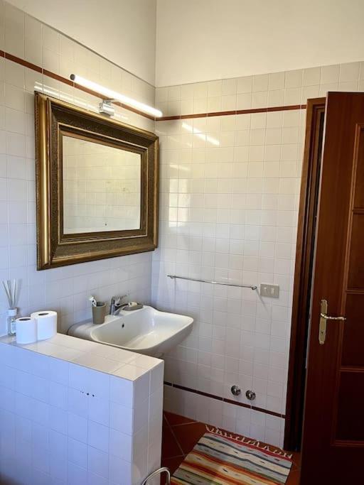 Apartment In Villa La Carruba リヴェルガーロ エクステリア 写真