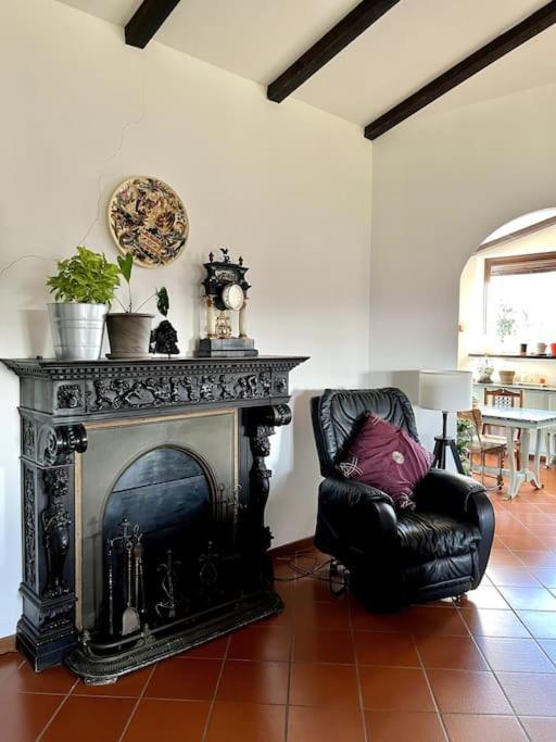 Apartment In Villa La Carruba リヴェルガーロ エクステリア 写真